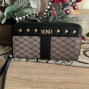 XOXO Women's Wristlet Wallet
